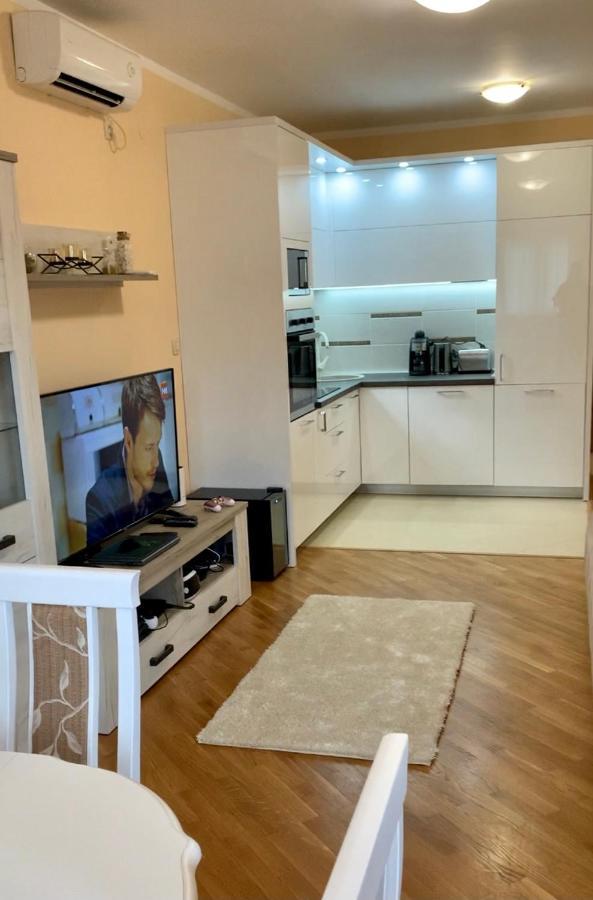 Lastochka.Mne Apartments Baosic Exterior foto
